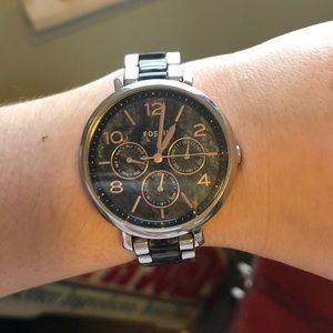 Fossil watch with links for adjusting